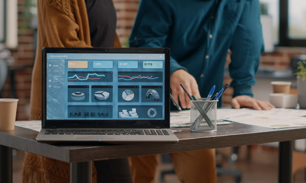 What industries do digital marketing agencies cater to?